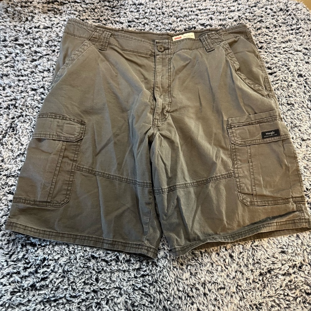 Wrangler Relaxed Fit Cargo Shorts, Size 40